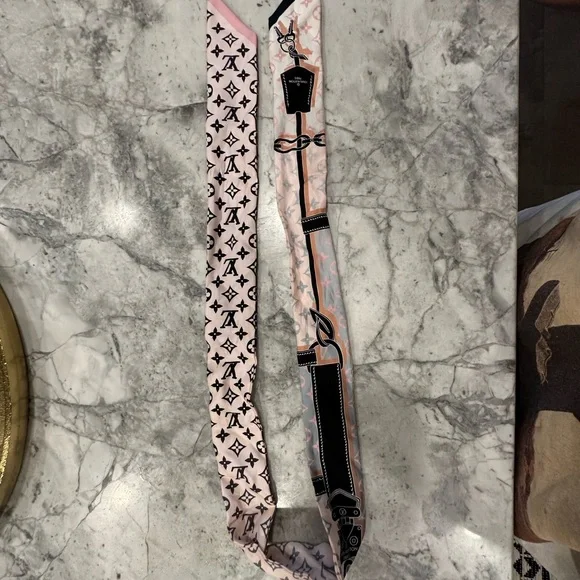Louis Vuitton scarf. - Picture 3 of 6